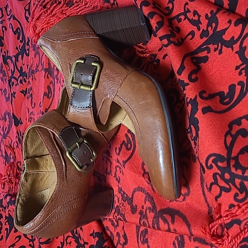 🦋INDIGO BY CLARKS  Brown Leather Mary Jane Heels Size 9.5 M EUC